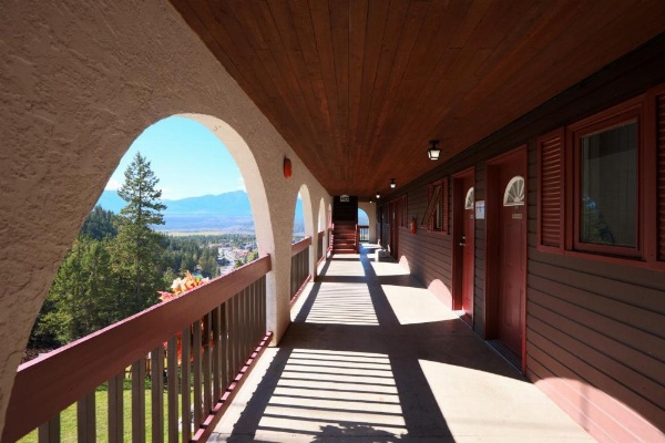 Radium Chalet image 10